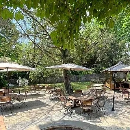 Hotel Logis Le Domaine De La Regaliere